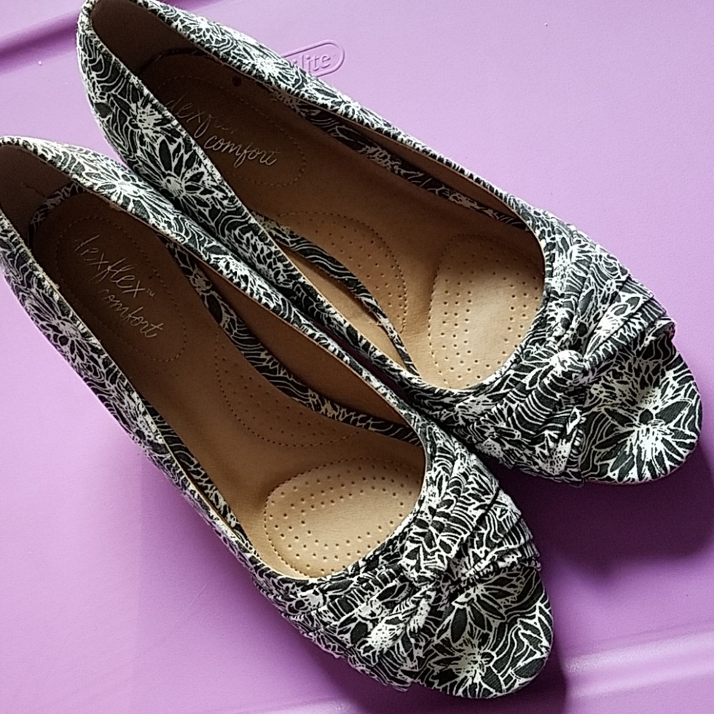 Open toed wedge